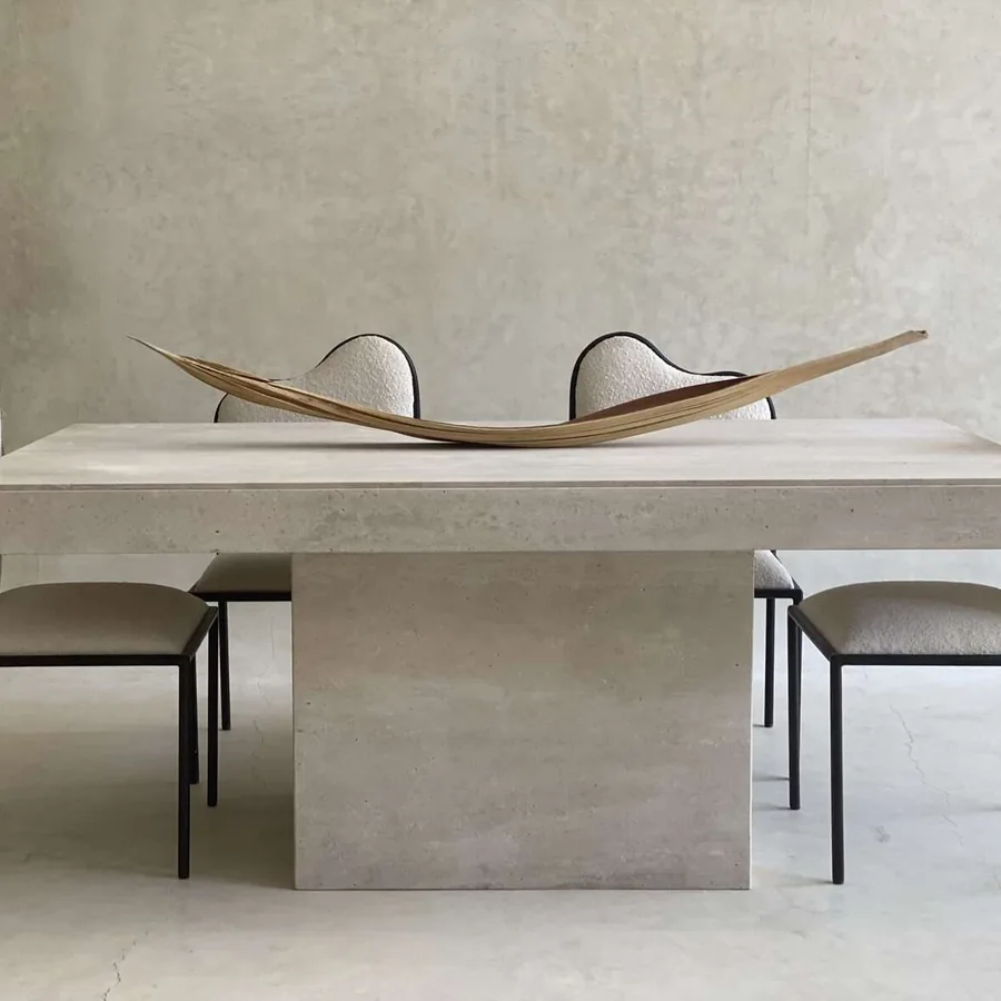 Table Mojave en travertin massif